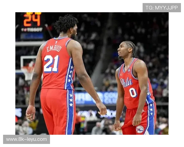 马克西不满判罚吃技犯，76人教练组及时安抚球员情绪