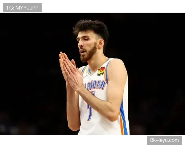 雷霆队公布三月训练视频，展示切特·霍姆格伦在罚球线附近协防压迫的专项练习